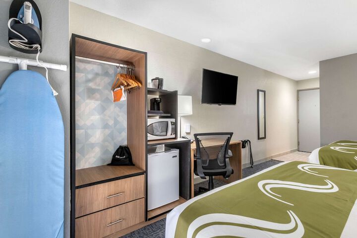 Room 17 of 34
