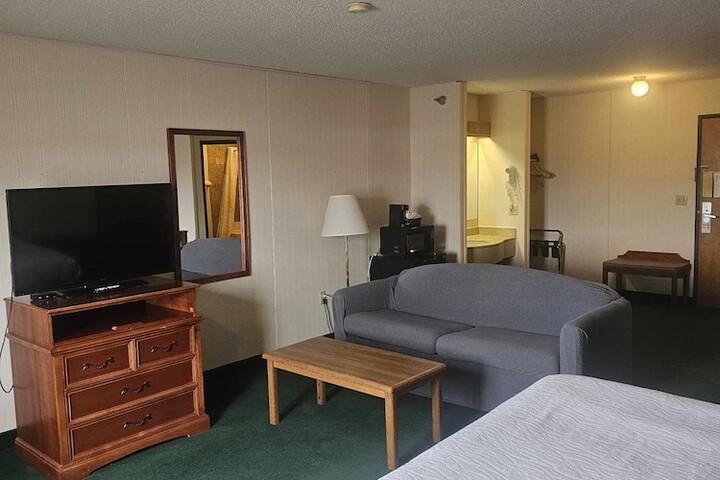 Room 12 of 19