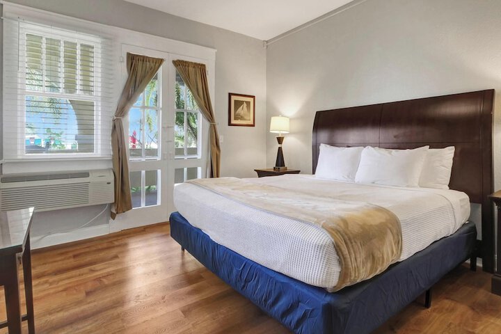Crystal Bay Historic Hotel