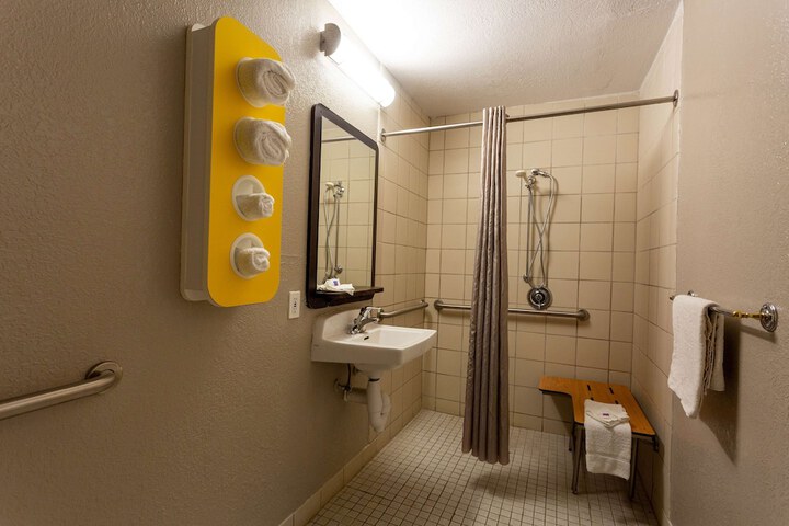 Room 19 of 34