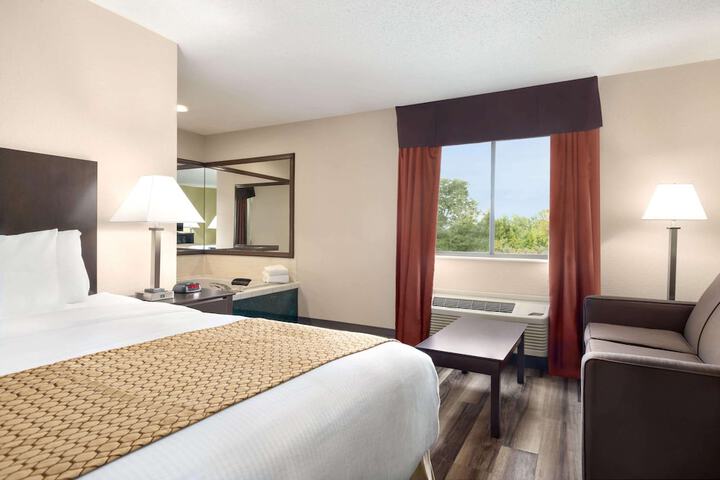 Room 6 of 25