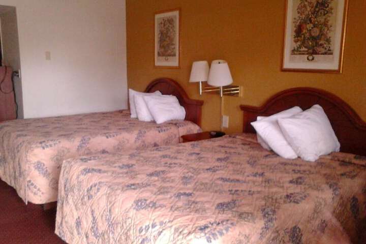 Room 6 of 8