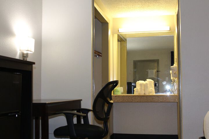 Days Inn by Wyndham Wrightstown McGuire AFB / Bordentown