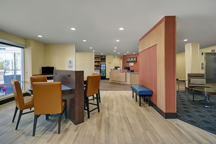 Business Center 38 of 39