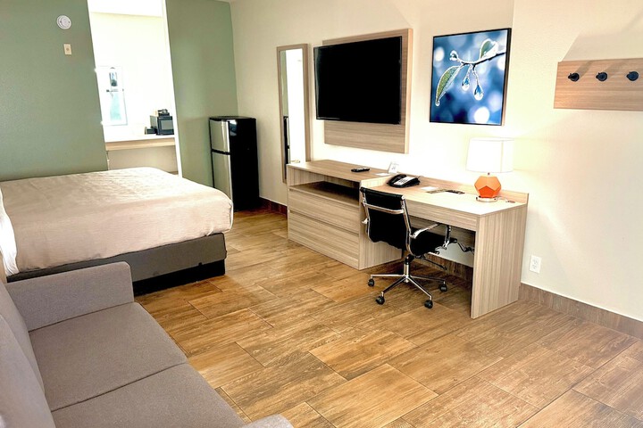 Quality Inn & Suites Victoria South