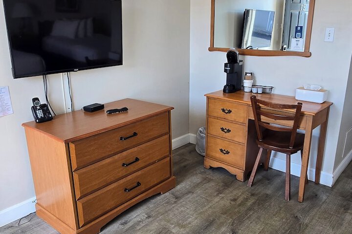 Room 70 of 84
