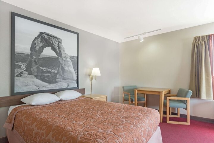 Room 13 of 22