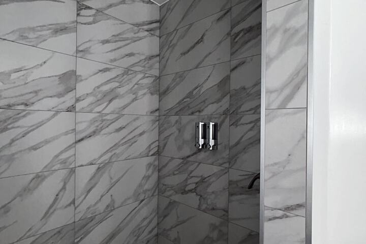 Room 10 of 14