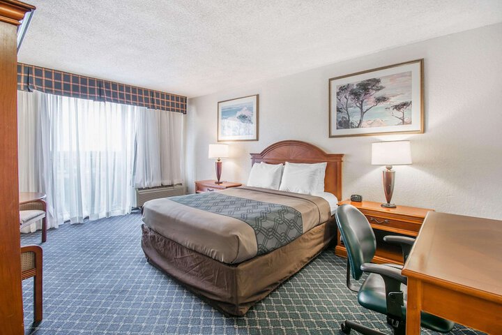 Room 17 of 27