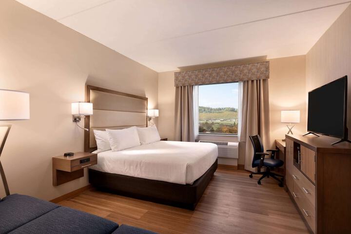 Room 12 of 35