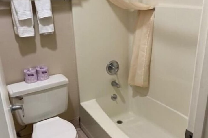 Room 12 of 27