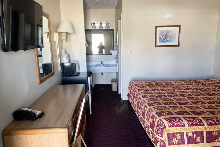 Room 13 of 33