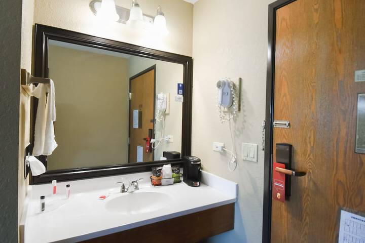 Room 17 of 33