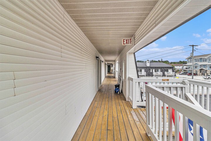 Snyders Shoreline Inn