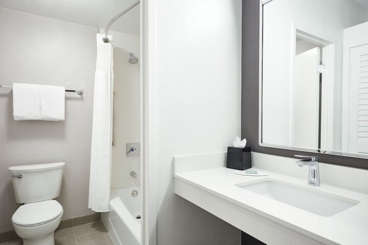 Courtyard by Marriott St. Louis Westport Plaza