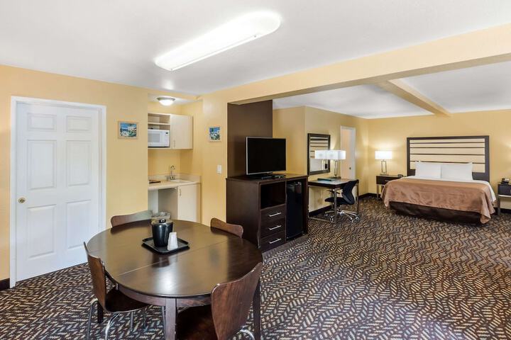 Room 27 of 32