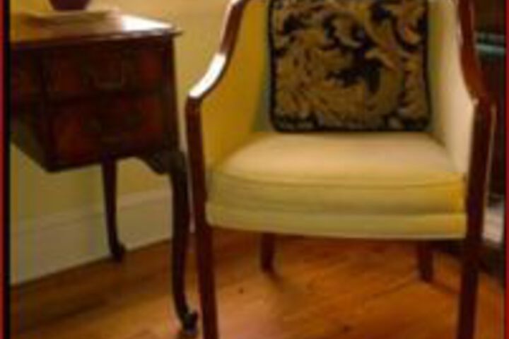 Le Petit Chateau Inn