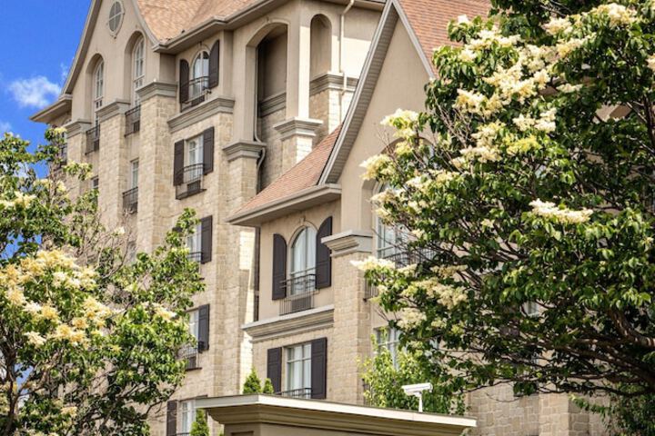 Le St-Martin Hotel & Suites Laval