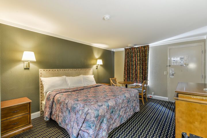 Room 15 of 17