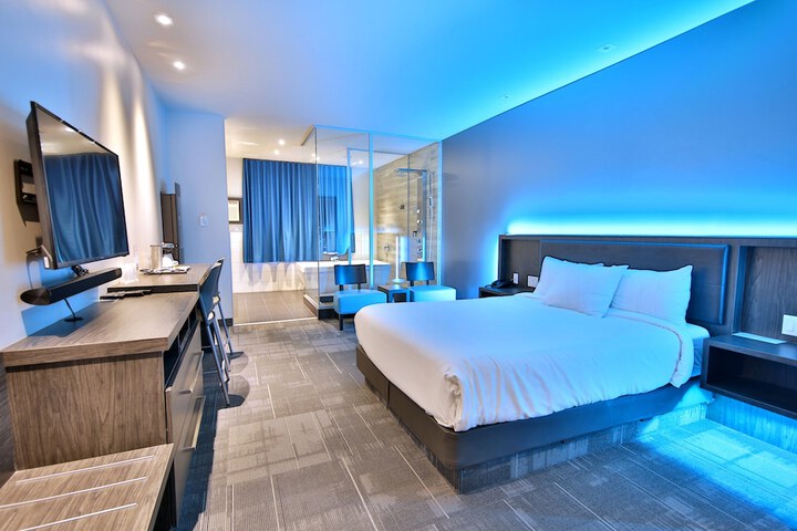 Room 13 of 34