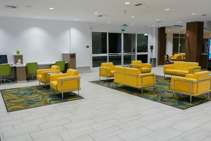 Business Center 83 of 84