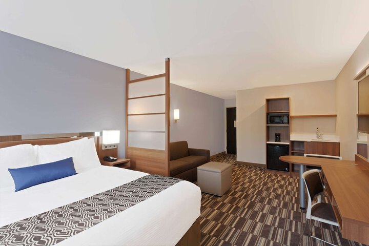 Room 17 of 37