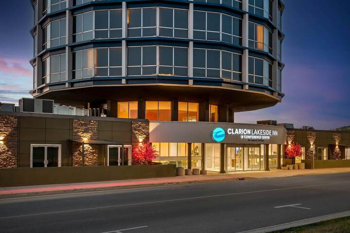 Clarion Lakeside Inn & Conference Centre