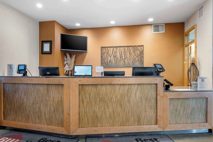 Best Western Plus Kelowna Hotel & Suites