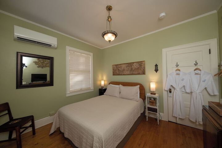 Room 132 of 149