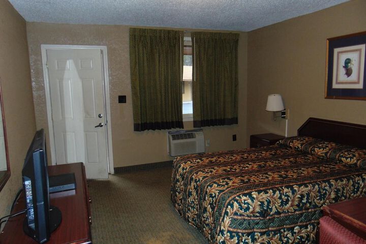 Room 28 of 40