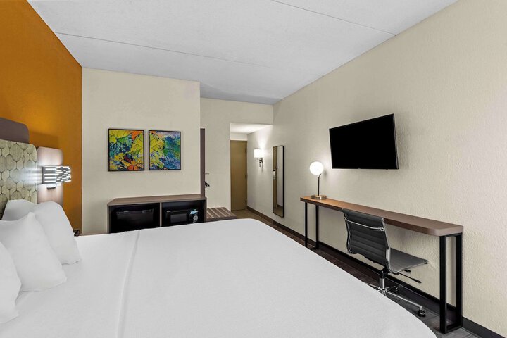 Room 10 of 42