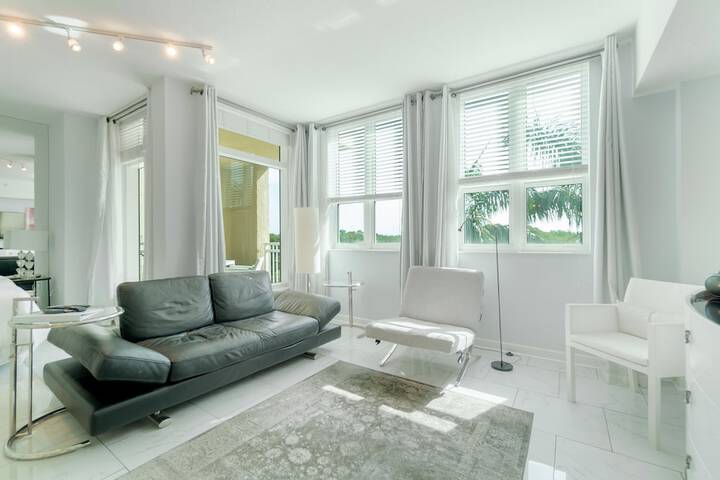 Casa Costa 308s Studio Pools, Jacuzzi, Beach, Shops & Dog Friendly