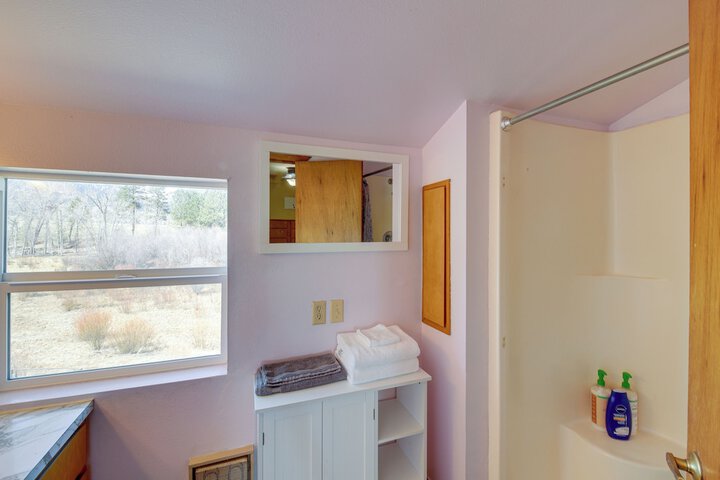 Pet-friendly Victor Home w / Fire Pit & Large Yard!
