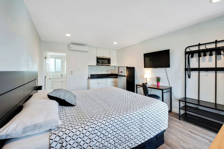 Room 33 of 35