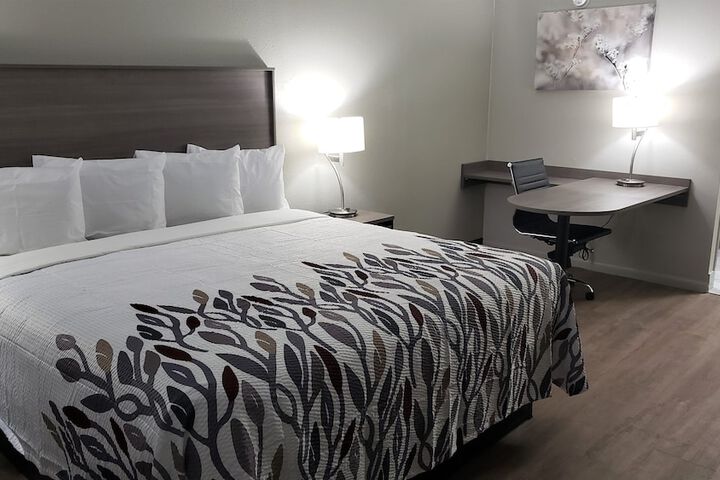 Room 12 of 16