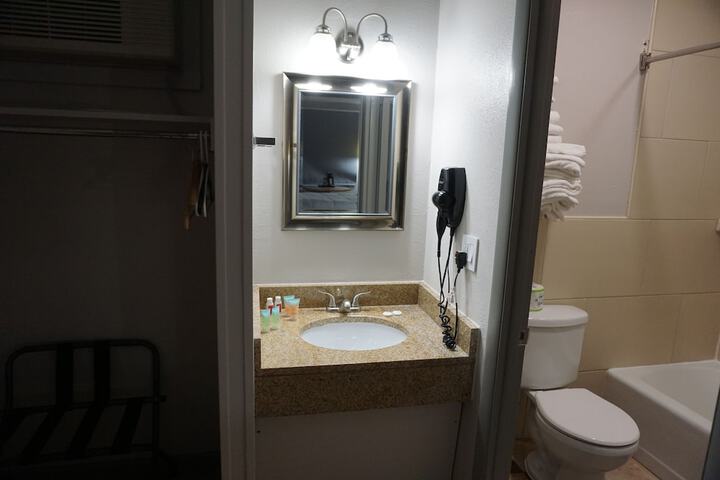 Room 25 of 65
