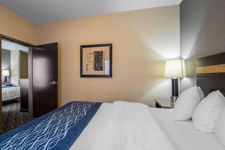Comfort Inn & Suites