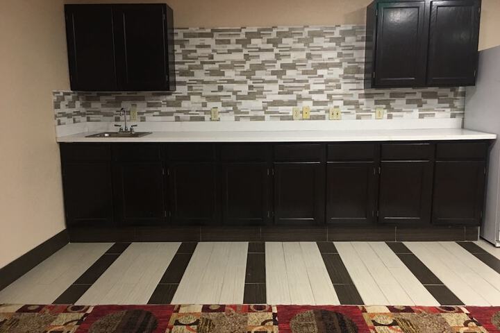 Westbridge Inn & Suites