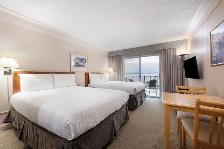Sidney Waterfront Inn & Suites
