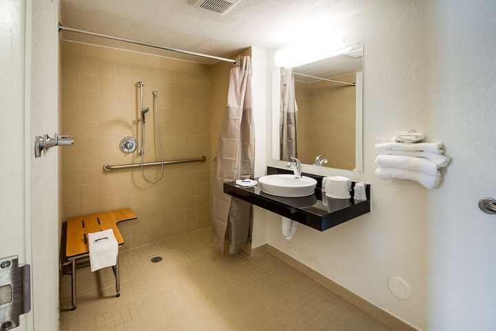 Room 10 of 30