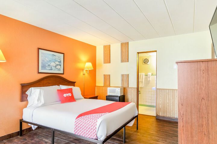 Room 10 of 33