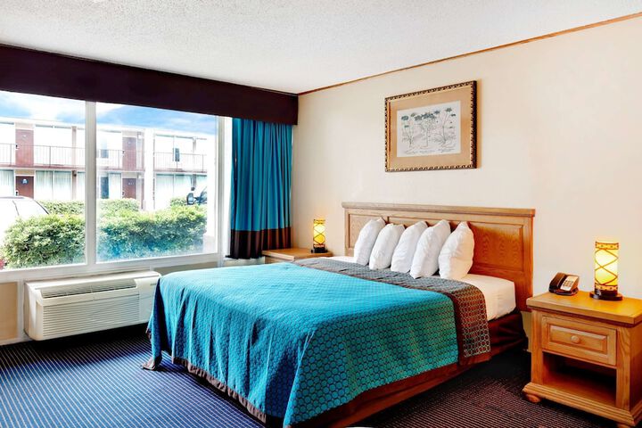 Room 8 of 25