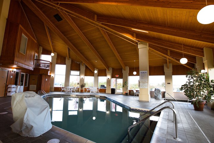 Ten Pin Inn & Suites