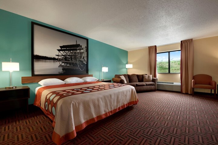 Room 11 of 18