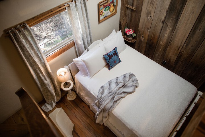 The Mast Farm Inn