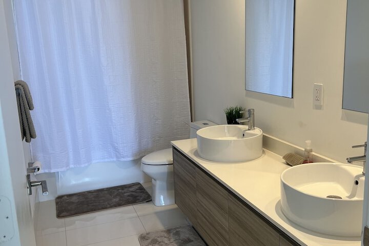 Room 11 of 16