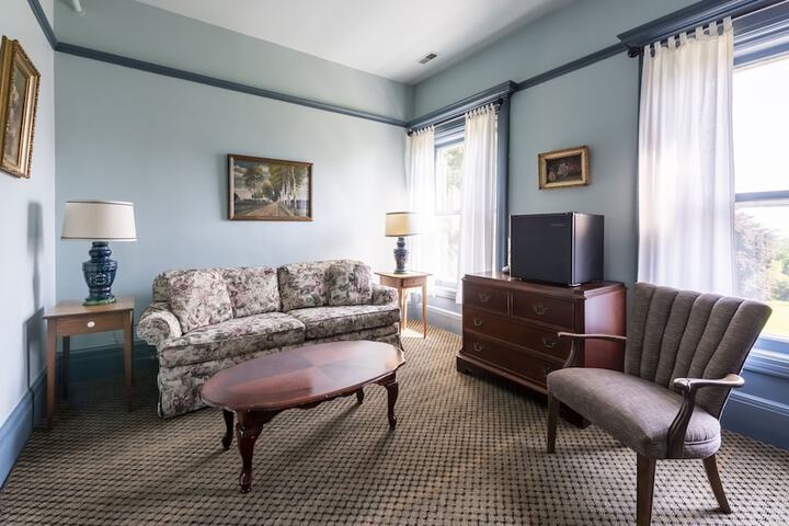 White Springs Manor a Belhurst Property