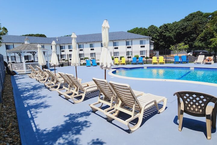 Ambassador Inn & Suites