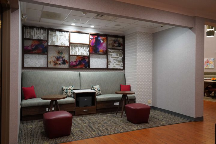 Hampton Inn & Suites Chicago / Aurora