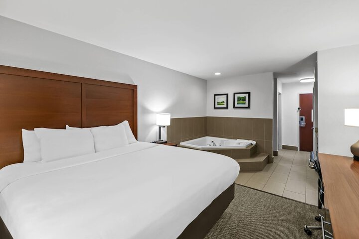 Comfort Inn & Suites Greenwood near University